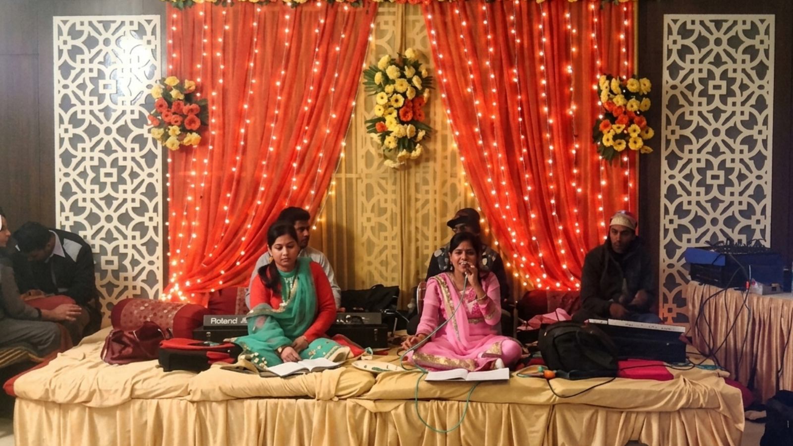 Manishhaa  Bajaj and Neelam Chauhan Musical  Musical Uttam NagarBest Playback Singers in-Delhi